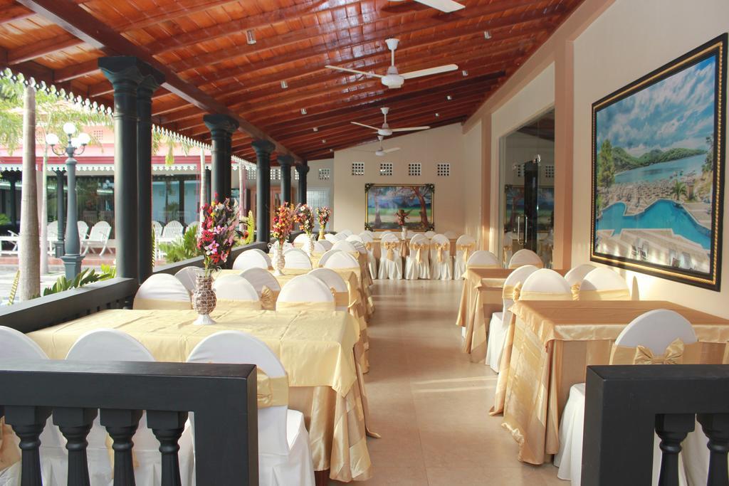 JKAB Park Hotel Trincomalee Exterior foto