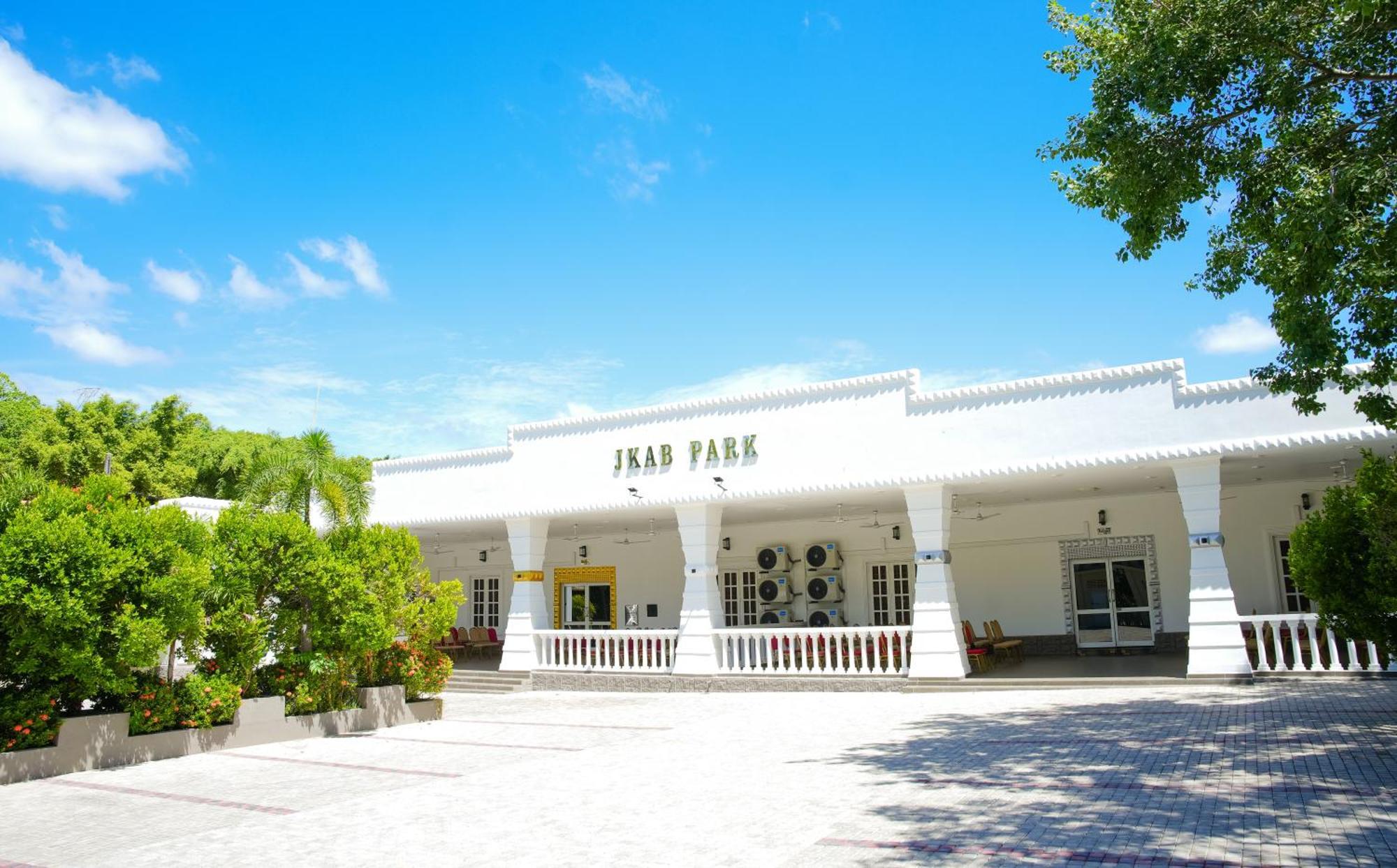 JKAB Park Hotel Trincomalee Exterior foto